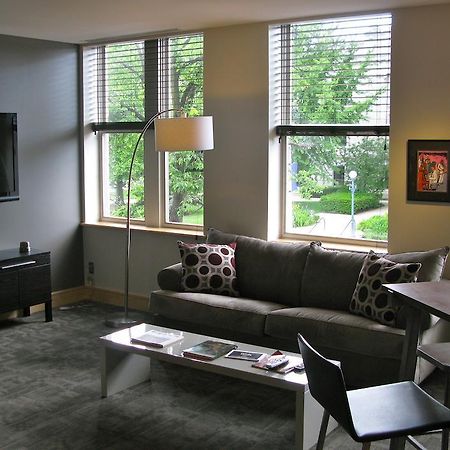 Suites At 118 Bloomington Eksteriør billede