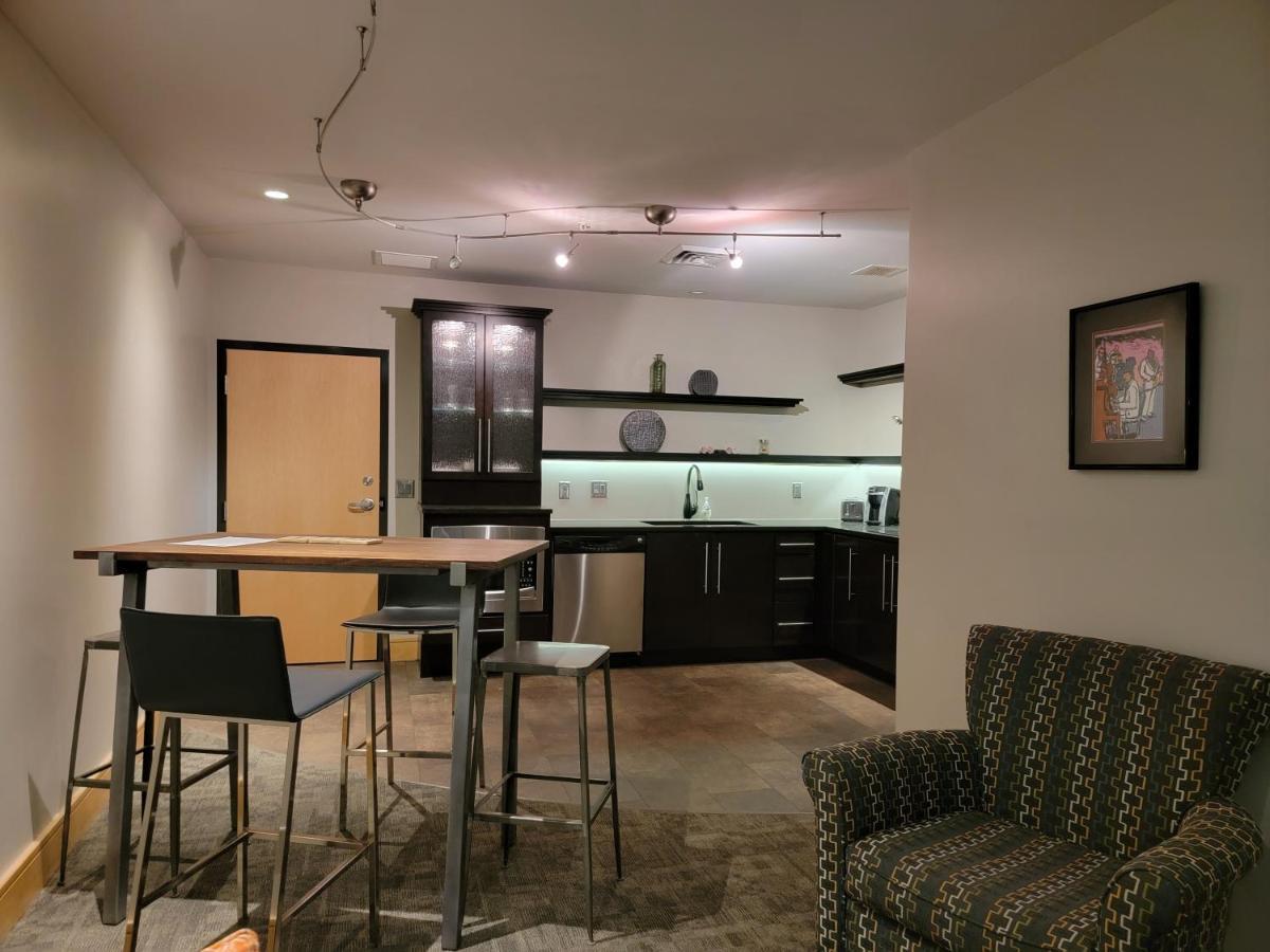 Suites At 118 Bloomington Eksteriør billede