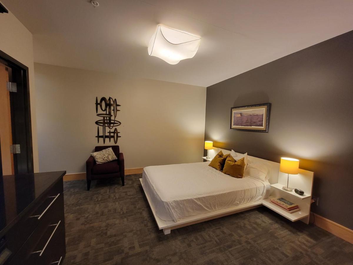 Suites At 118 Bloomington Eksteriør billede