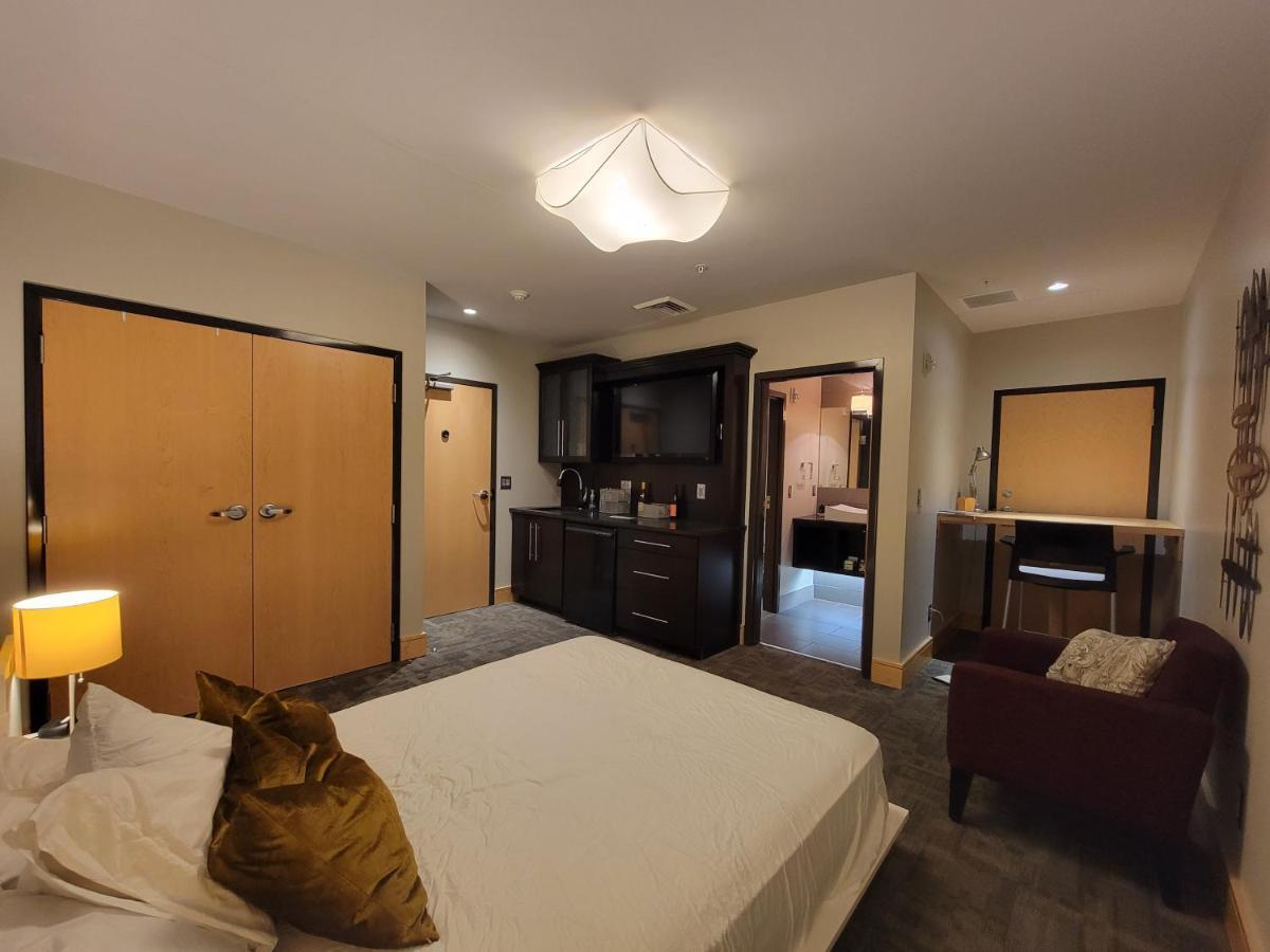 Suites At 118 Bloomington Eksteriør billede