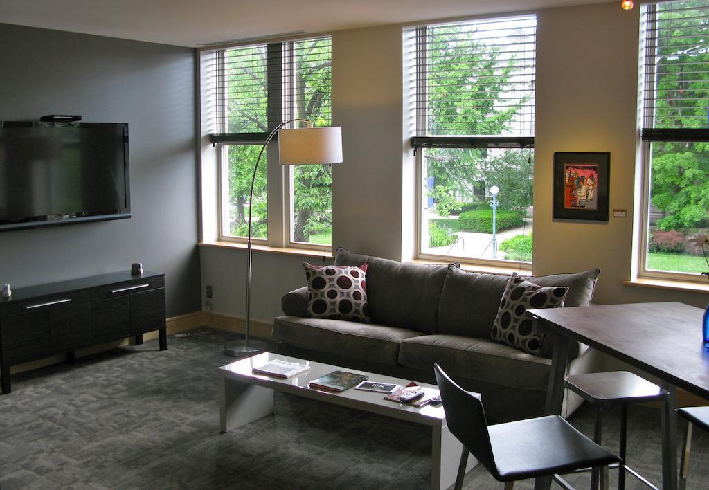 Suites At 118 Bloomington Eksteriør billede